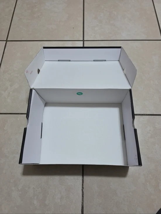 Empty Shoe Box - Picture 6 of 6